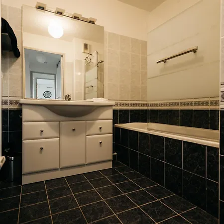 Appt 10 Min From Beaches, Wifi, Terrace Fréjus