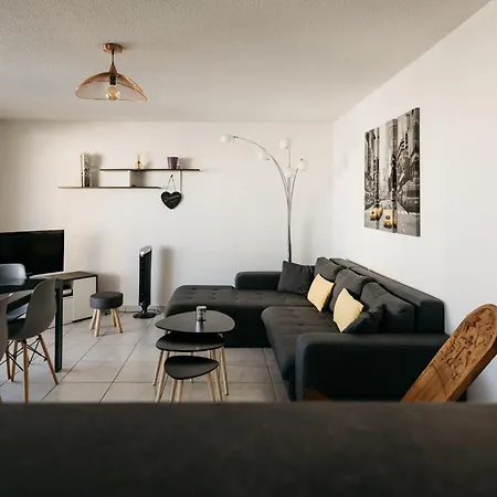 Appt 10 Min From Beaches, Wifi, Terrace Apartamento